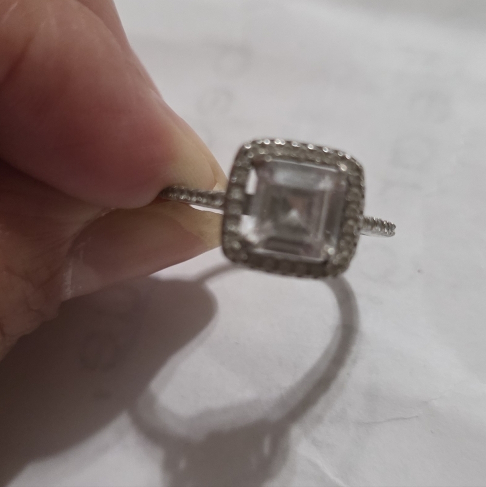 Elegant 925 Square-Cut Ring Size 7 - Picture 2 of 5